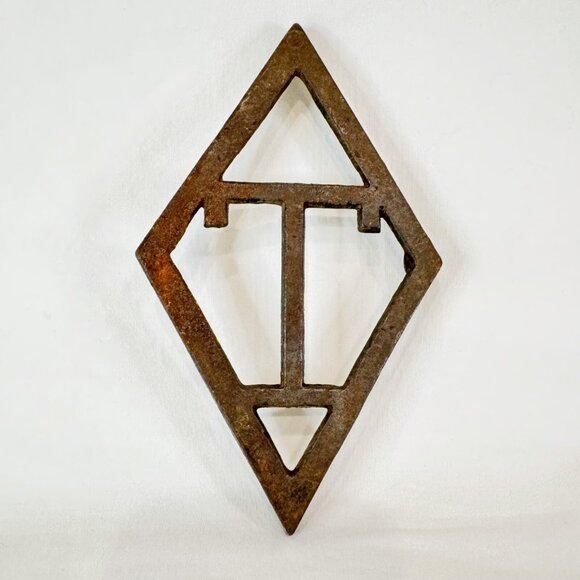 Vintage CAST IRON Sad Flat Iron TRIVET Letter T Diamond - Picture 1 of 4
